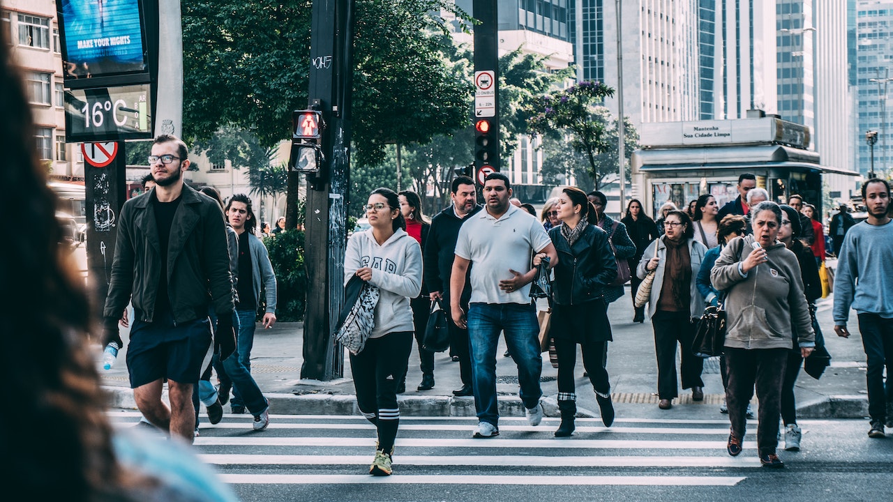 people-walking-cross-street